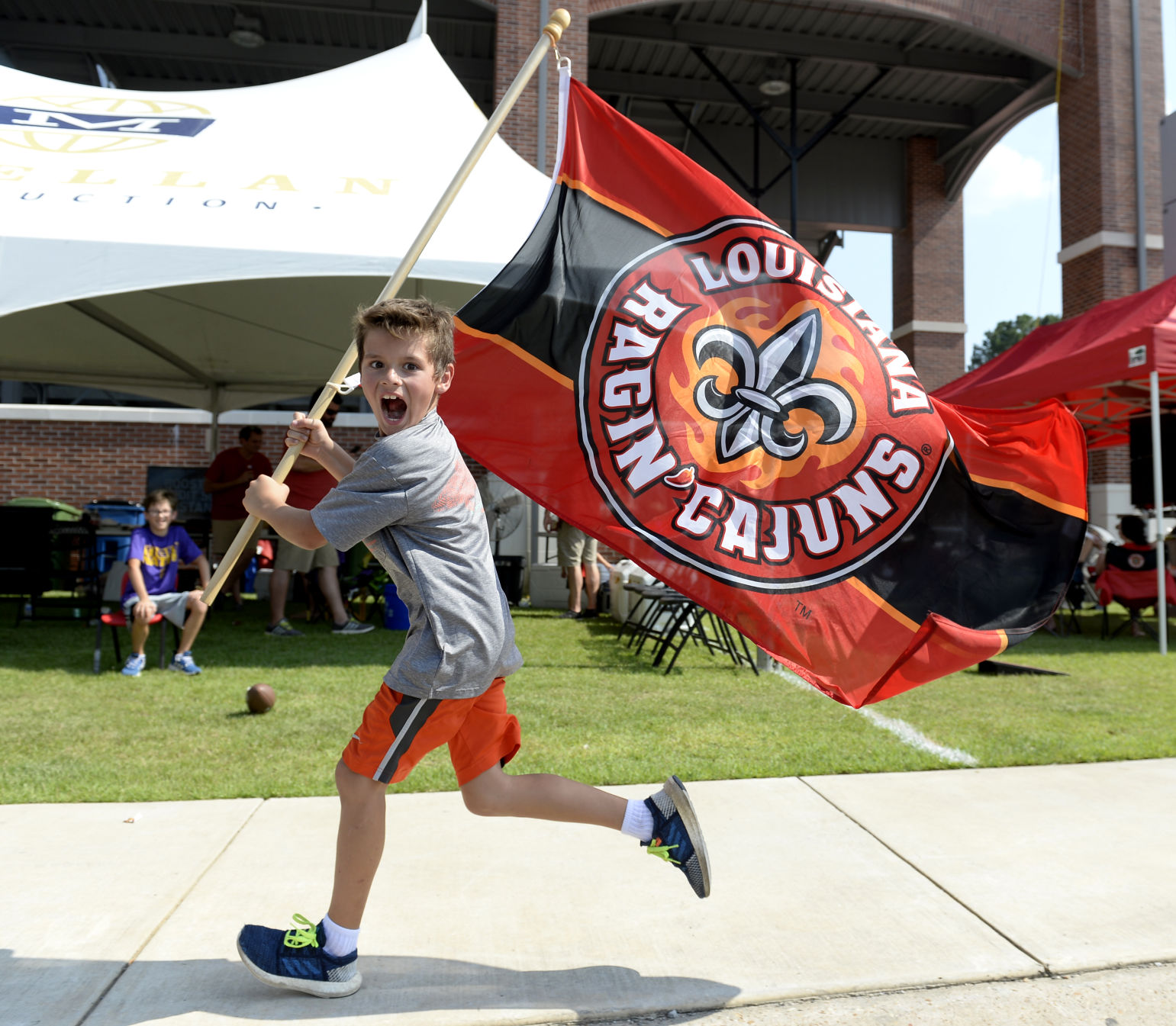 ACA.tailgating003.090819.jpg